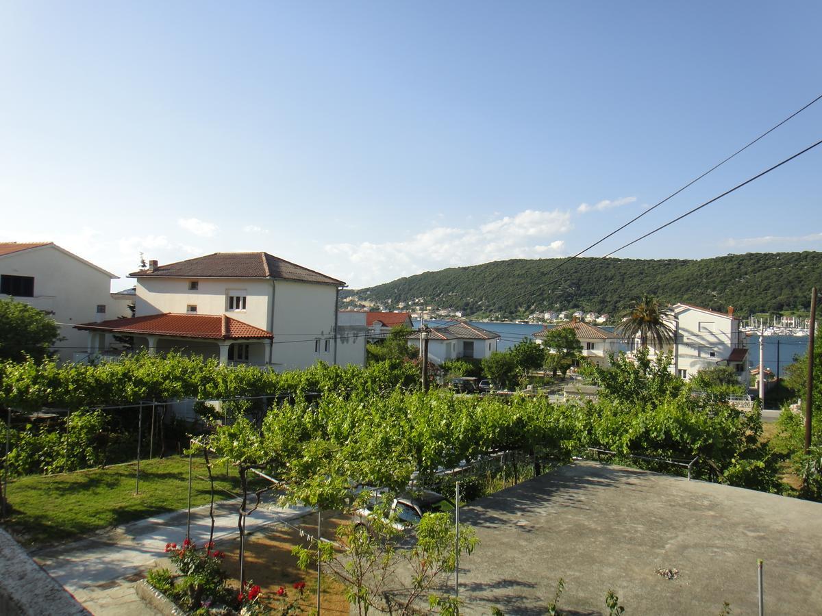 Apartments Dijana Supetarska Draga Exterior photo